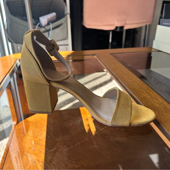 Chinese Laundry Mustard Yellow Block Heel Sandals - Picture 14 of 16